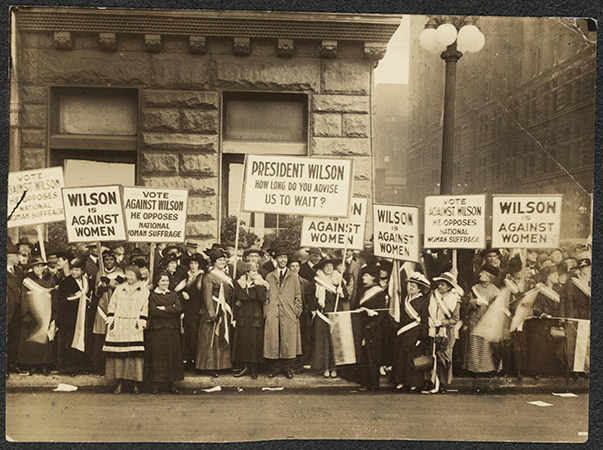 NWP members picket outside the International Amphitheater in Chicago, where Woodrow Wilson delivers a speech. October 20, 1916. Library of Congress.